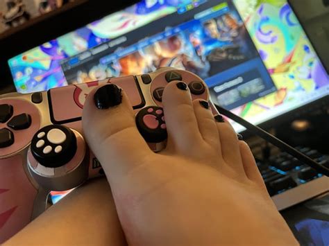 Gamer Girl Feet R Girlsfeets Gamer Girl Feet R Girlsfeets