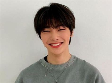 Yang Jeongin Stray Kids Faca O Quizir E Direi O Que Ele Seria Seu Batata Quizur